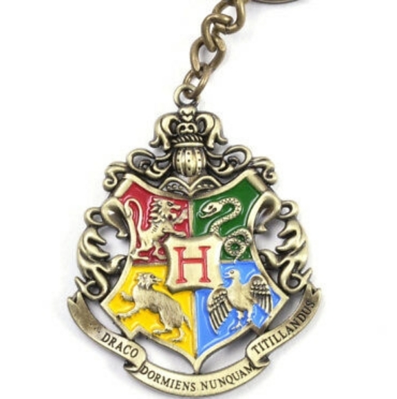 Harry potter hogwarts coat of arms crest Keychain - Picture 3 of 16